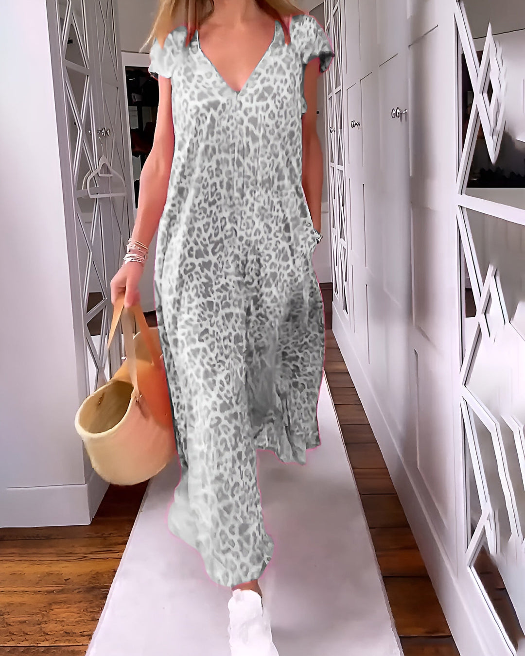 Véronique | Long V-neck Dress in Short Sleeve Leopard Print